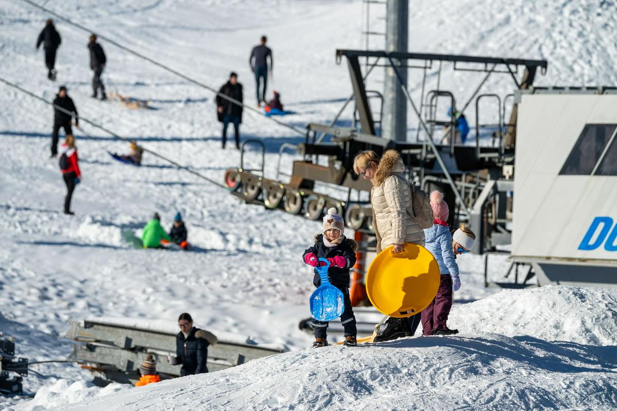 Sezona je odprta: Prvi smučarji so že zavili na Krvavec, Roglo, Kope in v Kranjsko Goro
