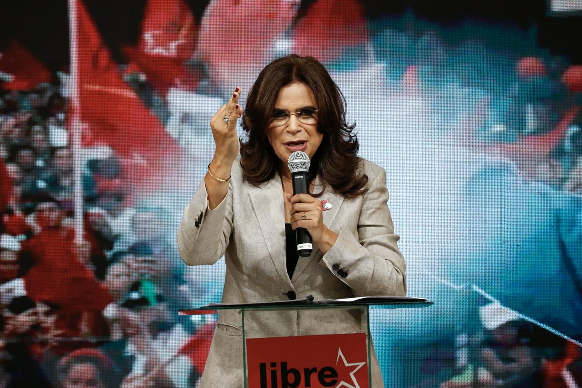 Trump tarča očitkov, da se vmešava v volitve v Hondurasu. Zahteva zmago desničarja.