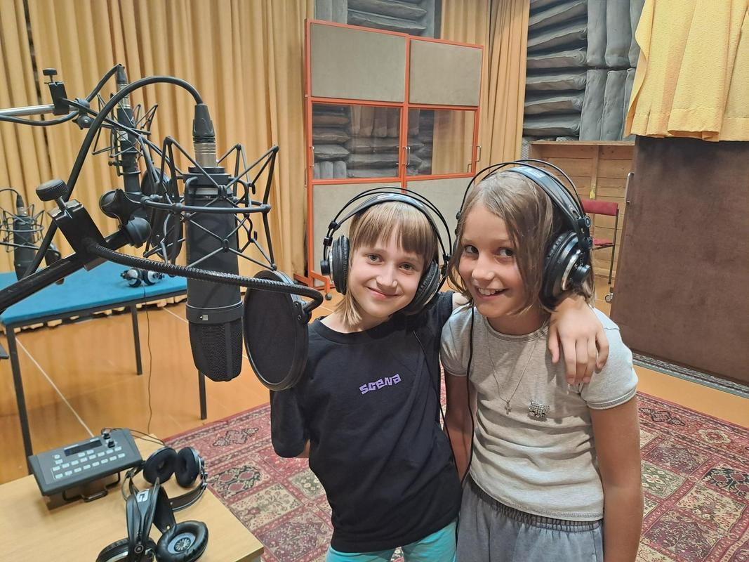 Radijska igra: "Tako velika, kot je otroška sreča, je globoka tudi otroška žalost."