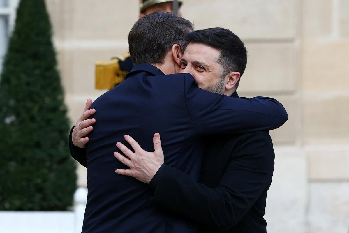 Zelenski in Macron razpravljala o mirovnem predlogu za Ukrajino