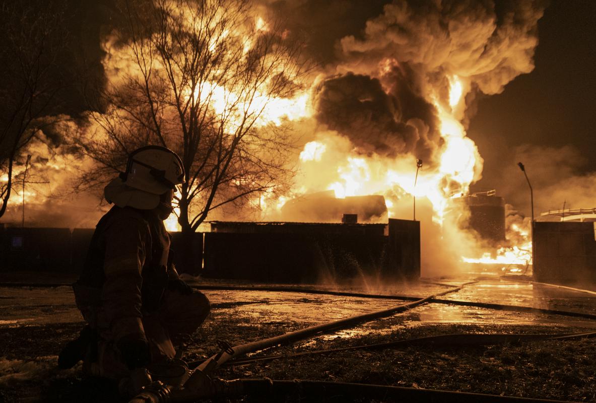 Iz Rusije poročajo o ukrajinskih napadih na skladišča goriva v Tambovski in Voroneški oblasti