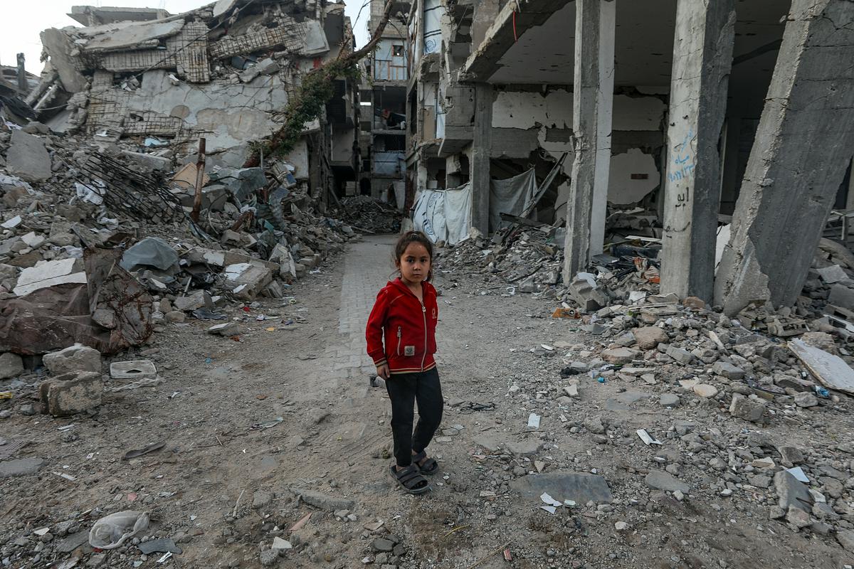 Izraelske sile v Gazi ubile več ljudi, tudi novinarja. Izrael bo odprl prehod Rafa, a le za izhode.