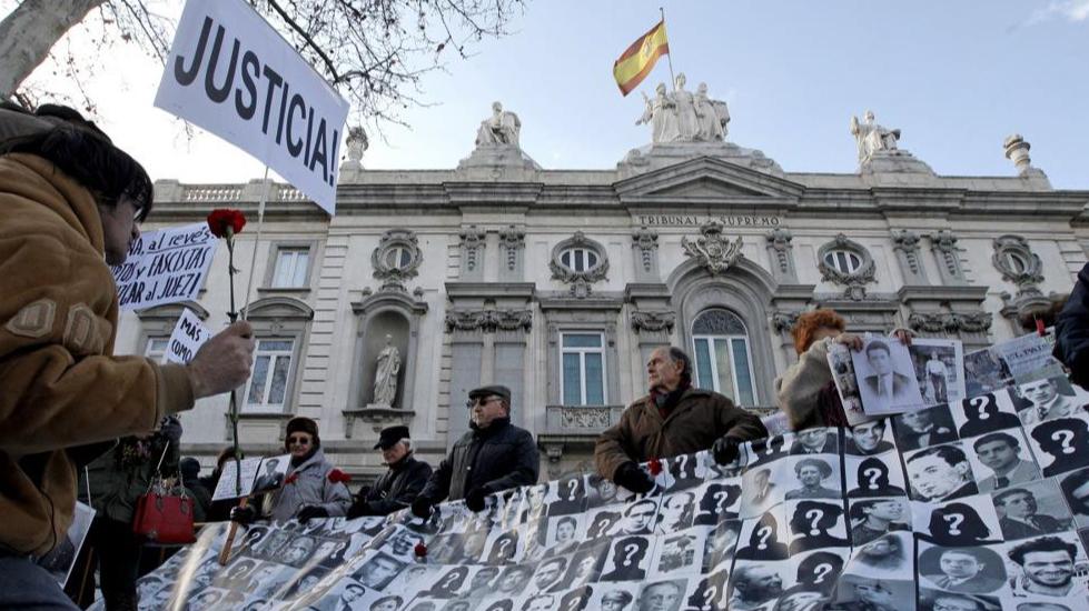 2,3 milijona potomcev tistih, izgnanih med Francovo diktaturo, želi špansko državljanstvo