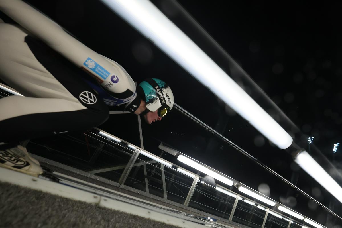 Prevc vodi po prvi seriji Wisle, Lanišek peti