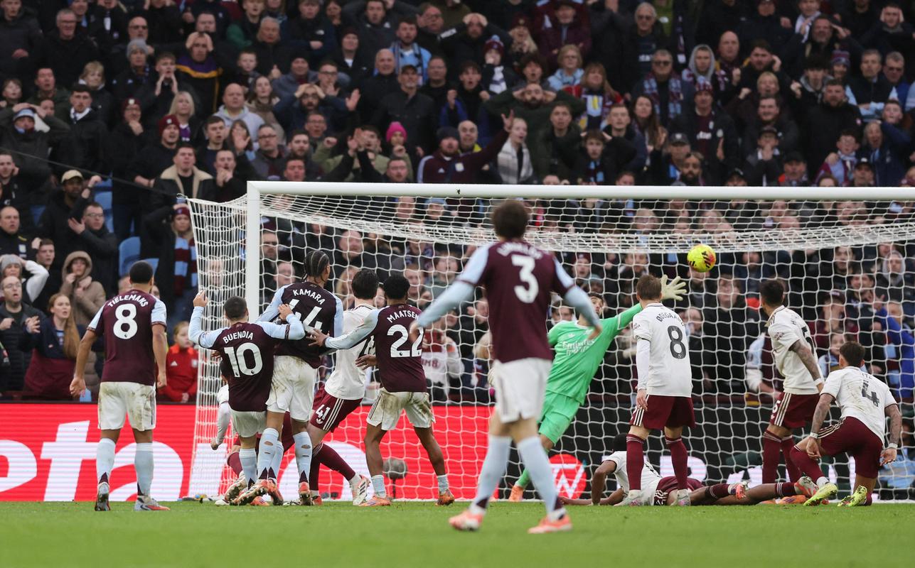 Buendija v zadnjih sekundah tekme prekinil niz Arsenala