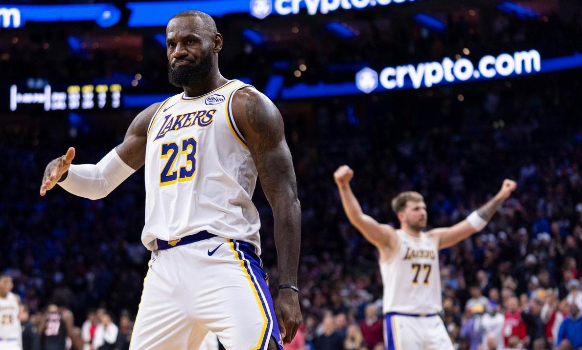 Dončić se je vrnil s trojnim dvojčkom, v končnici pa šov prepustil Jamesu