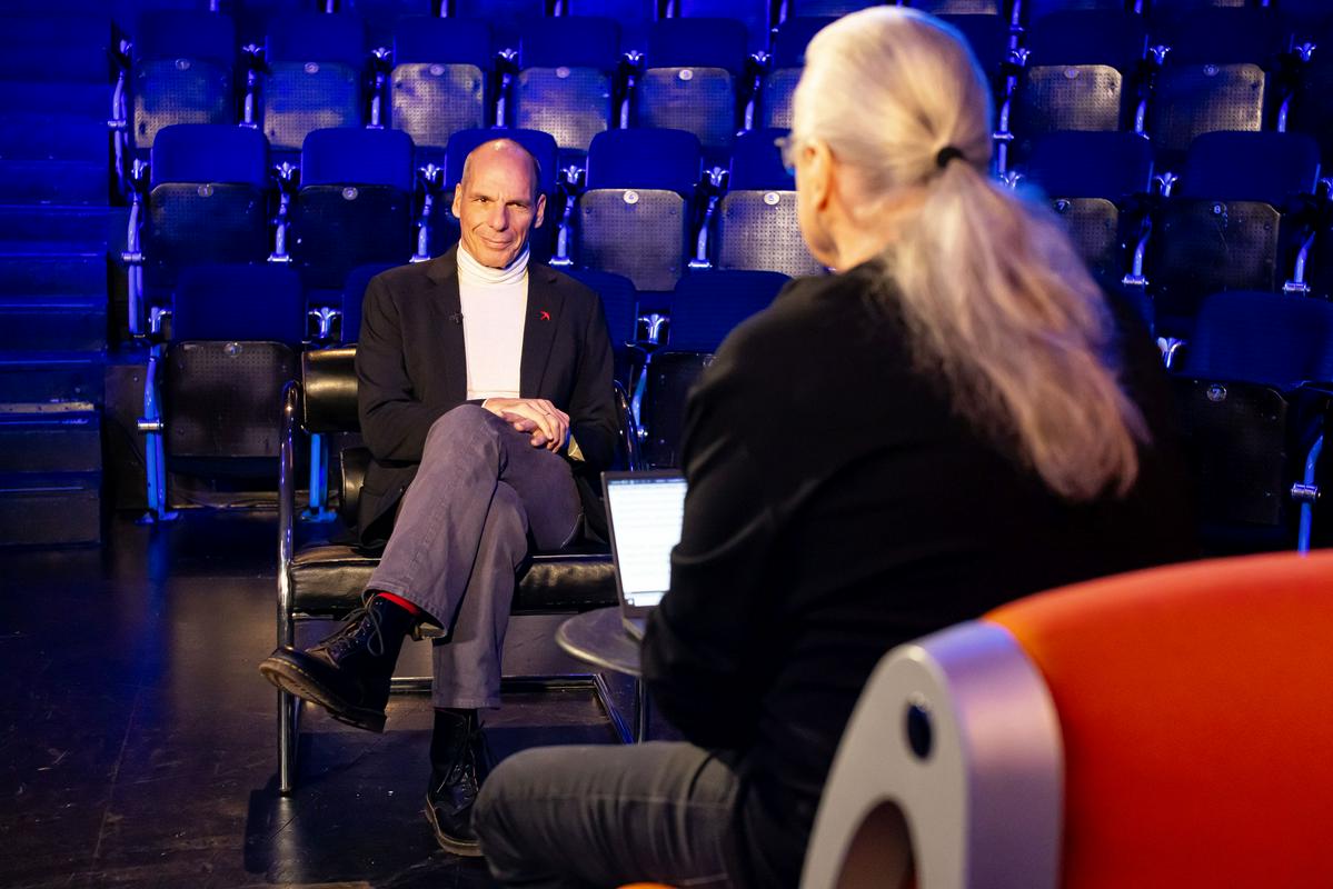 Varufakis: Postali smo kombinacija bedakov in sokrivcev