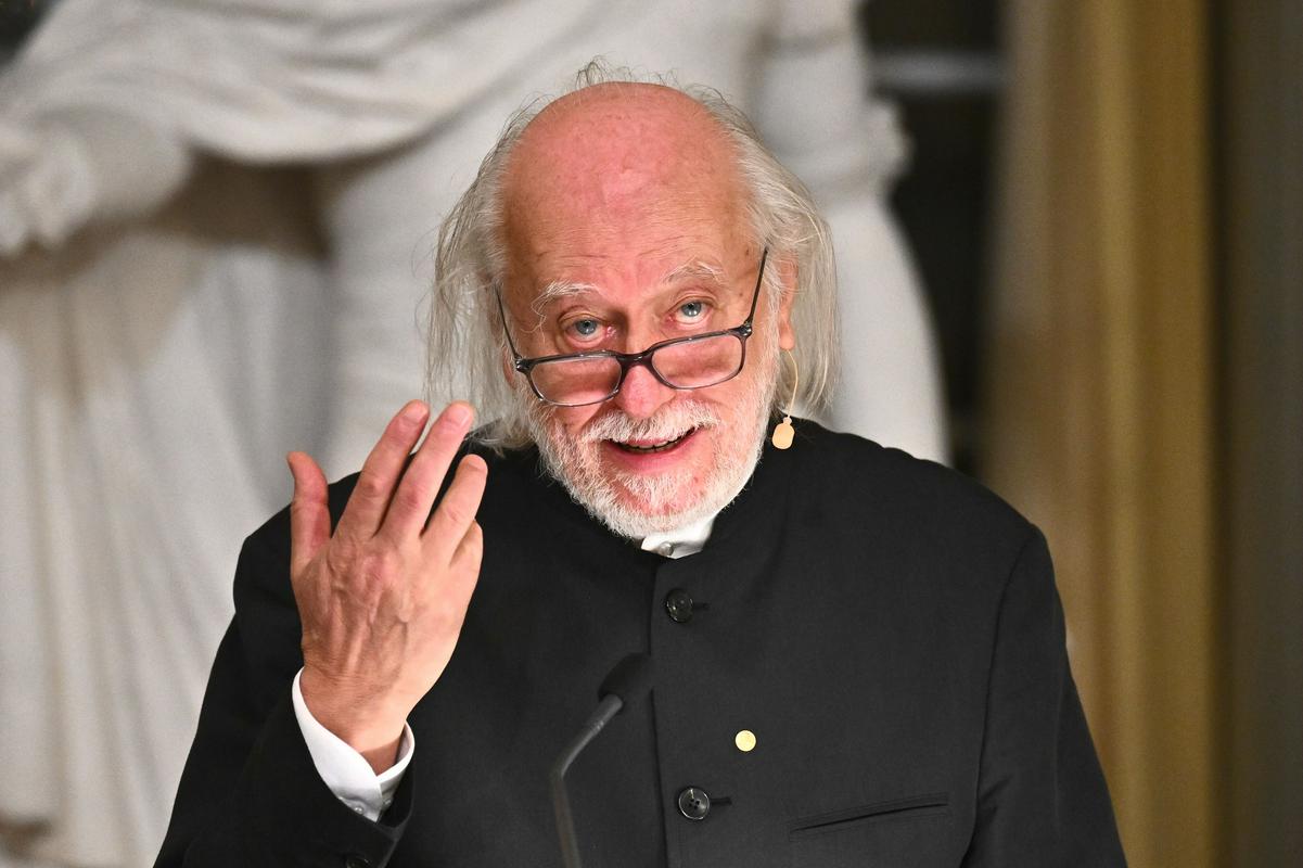 László Krasznahorkai v svojem Nobelovem predavanju o angelih "brez kril in brez sporočila"