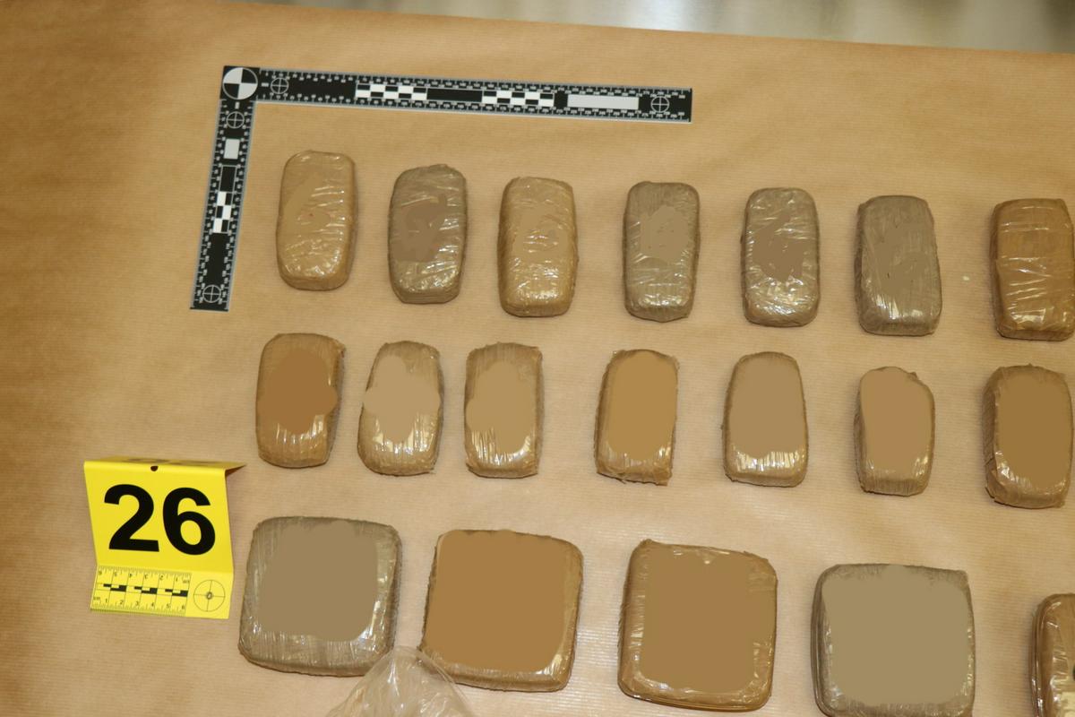 Novogoriški kriminalisti v sodelovanju z italijanskimi varnostnimi organi razbili mednarodno združbo preprodajalcev mamil.