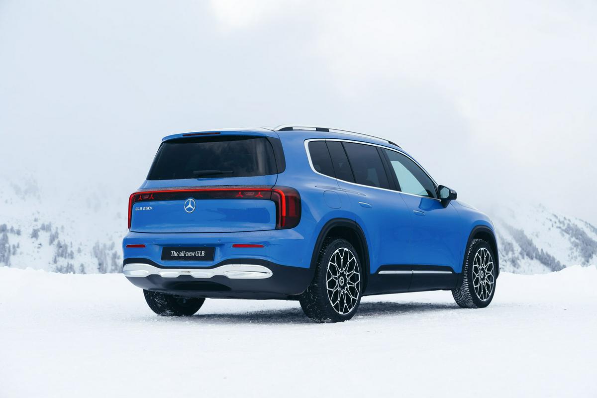 Prva vožnja mercedesa s sedmimi sedeži ali XXL prostornostjo