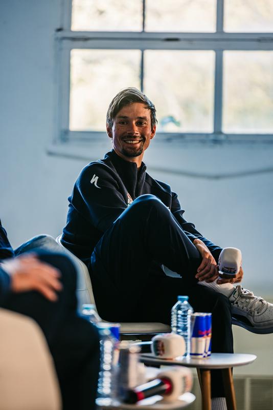 Novo poglavje. Roglič predaja kapetanski trak, a dodaja: "Lačen sem zmag!"