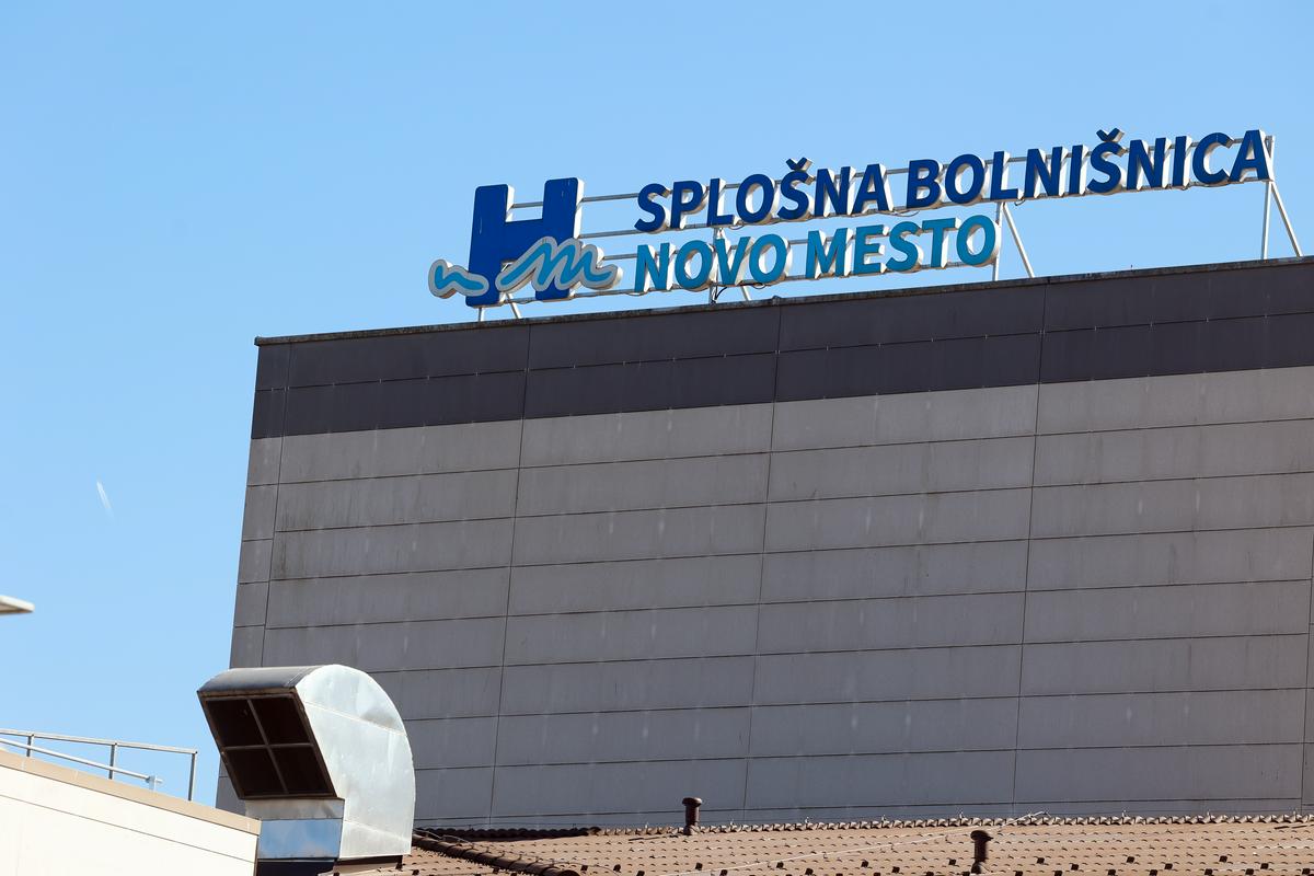 Kavčič v zasebni kliniki delal več od dogovora z novomeško bolnišnico, ZZZS o tem ni bil obveščen