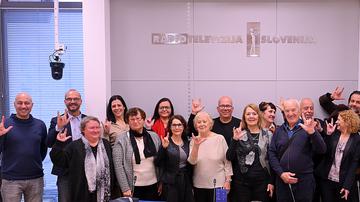 45 let oddaje Prisluhnimo tišini