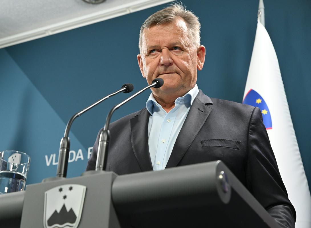 Tudi minister Jevšek umaknil kandidaturo za veleposlanika