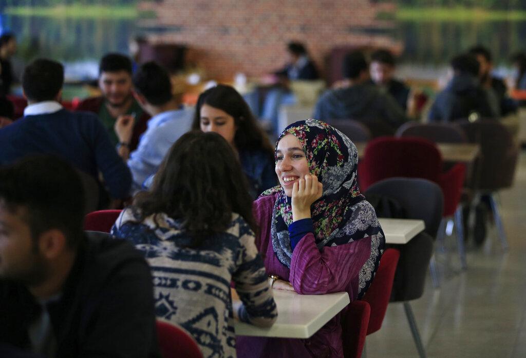 Avstrija prepoveduje naglavne rute v osnovnih šolah