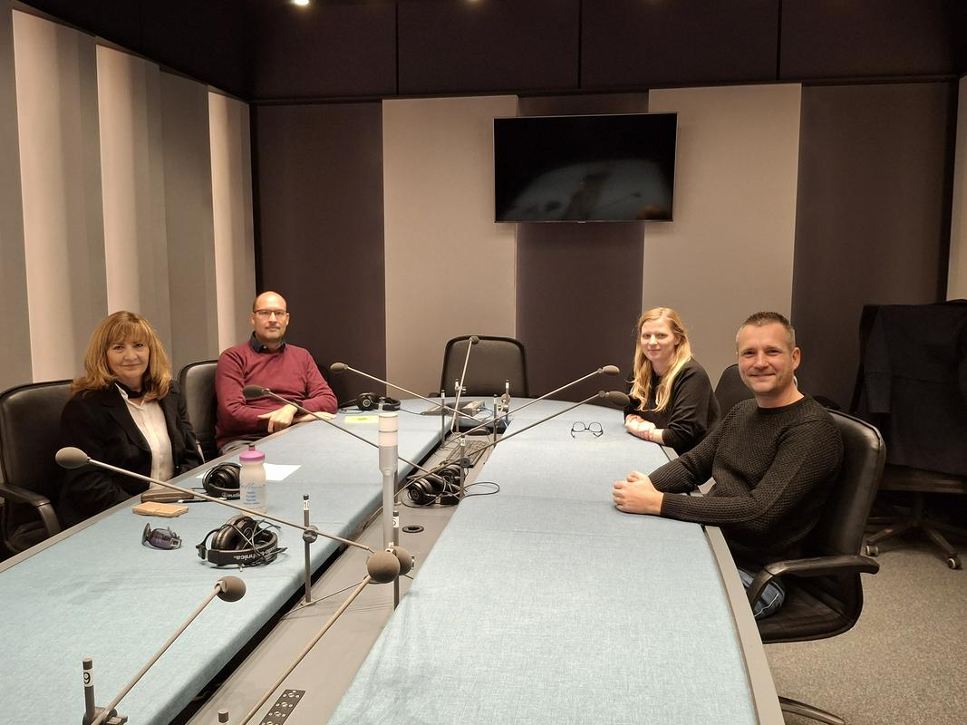 Čudaški politični cirkus