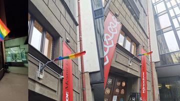 Vandali s pročelja Kinodvora strgali mavrično zastavo