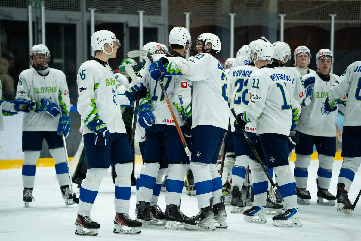 Mladi po zaostanku z 1:4 v podaljšku strli Francoze in si zagotovili obstanek