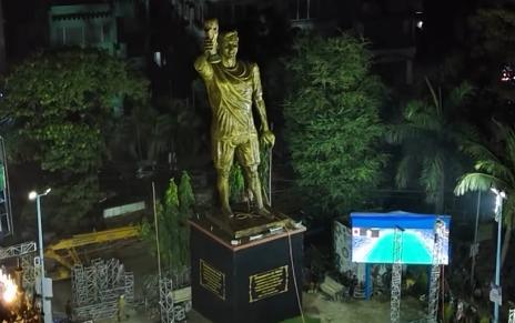 V Indiji po novem stoji kar 21 metrov visok Lionel Messi