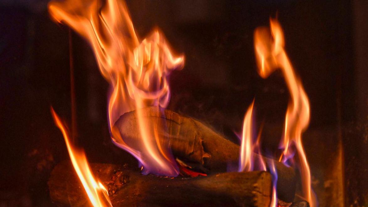 Človekova sposobnost netenja ognja je vsaj 350.000 let starejša, kot se je menilo doslej