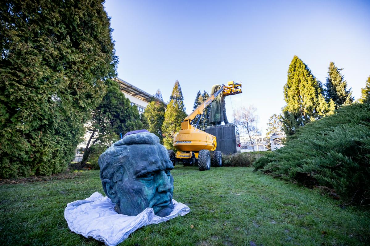 Velenjska občina obnovila Titov spomenik