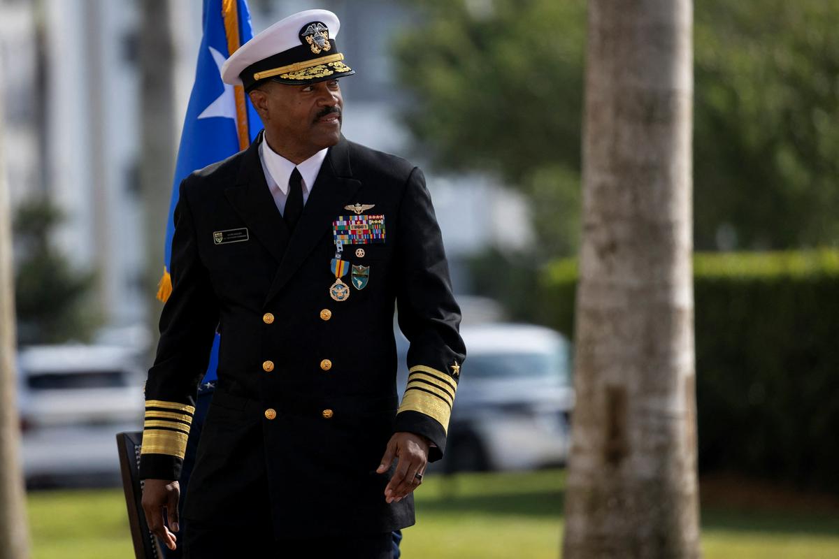 S položaja odstopil ameriški admiral, ki je vodil napade na čolne v Karibih