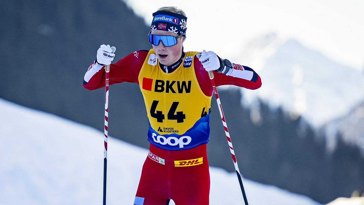 Norveški tekači razred zase na tekmi v Davosu; Črv 45.