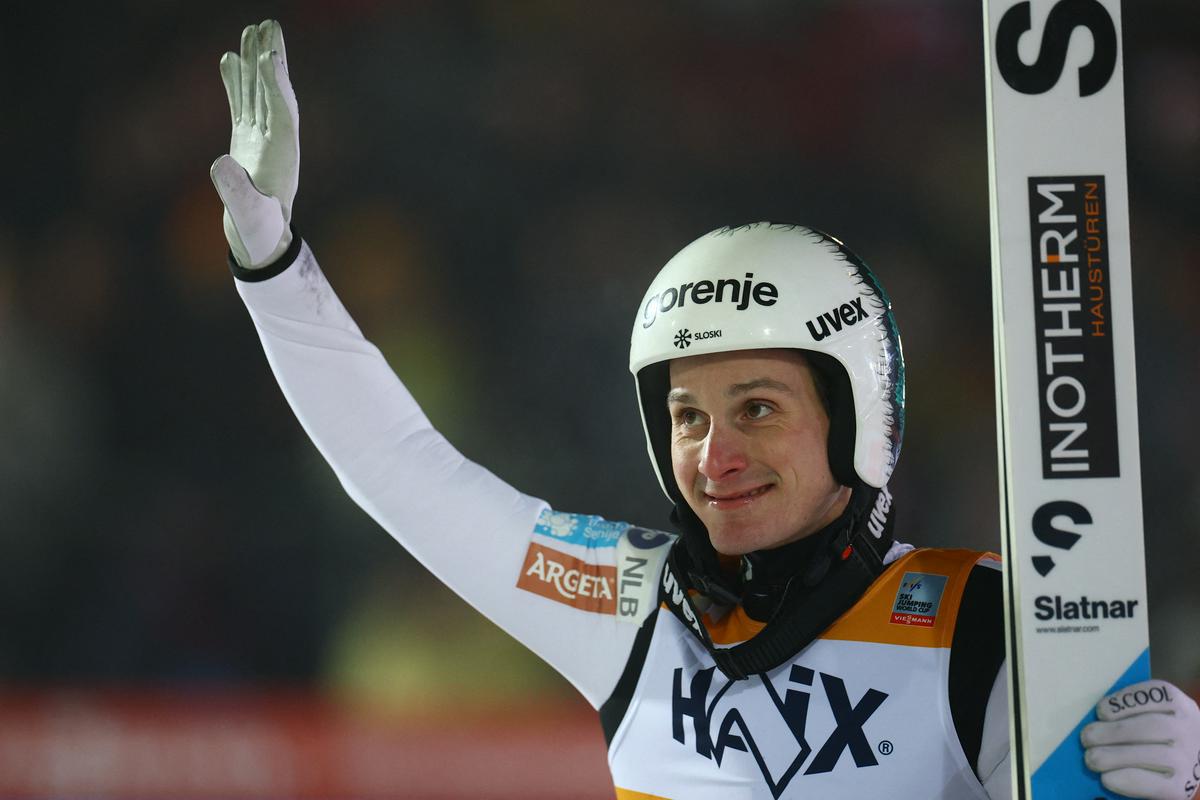 Slovenska skakalna reprezentanca v Engelberg po nove uspehe