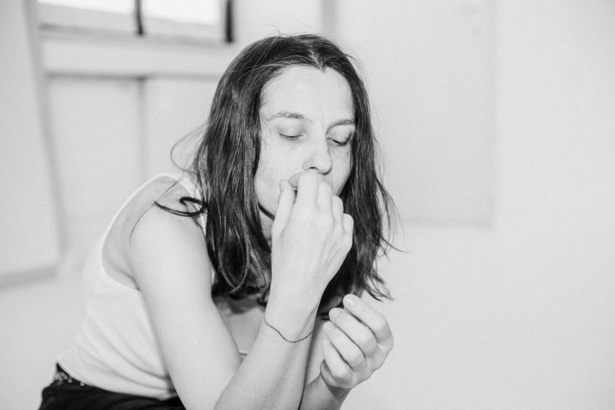 Še ena igra solz: gnetenje fragmentov v pesmi vokalistke in performerke Irene Z. Tomažin