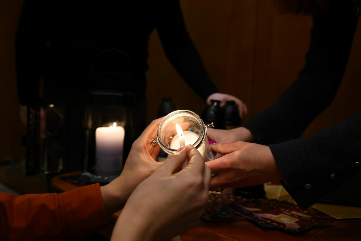 Predsednica DZ-ja sprejela Luč miru iz Betlehema: "Najmanjša svetloba lahko premaga temo"