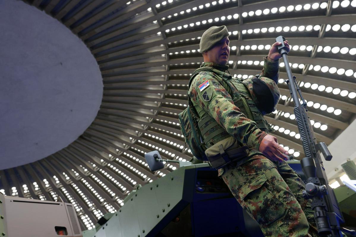 Srbija ponovno uvaja obvezno služenje vojaškega roka