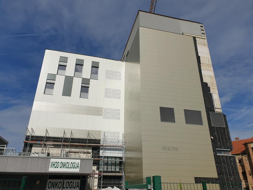 UKC Maribor letošnje leto zaključuje s 14 milijonskim primanjkljajem