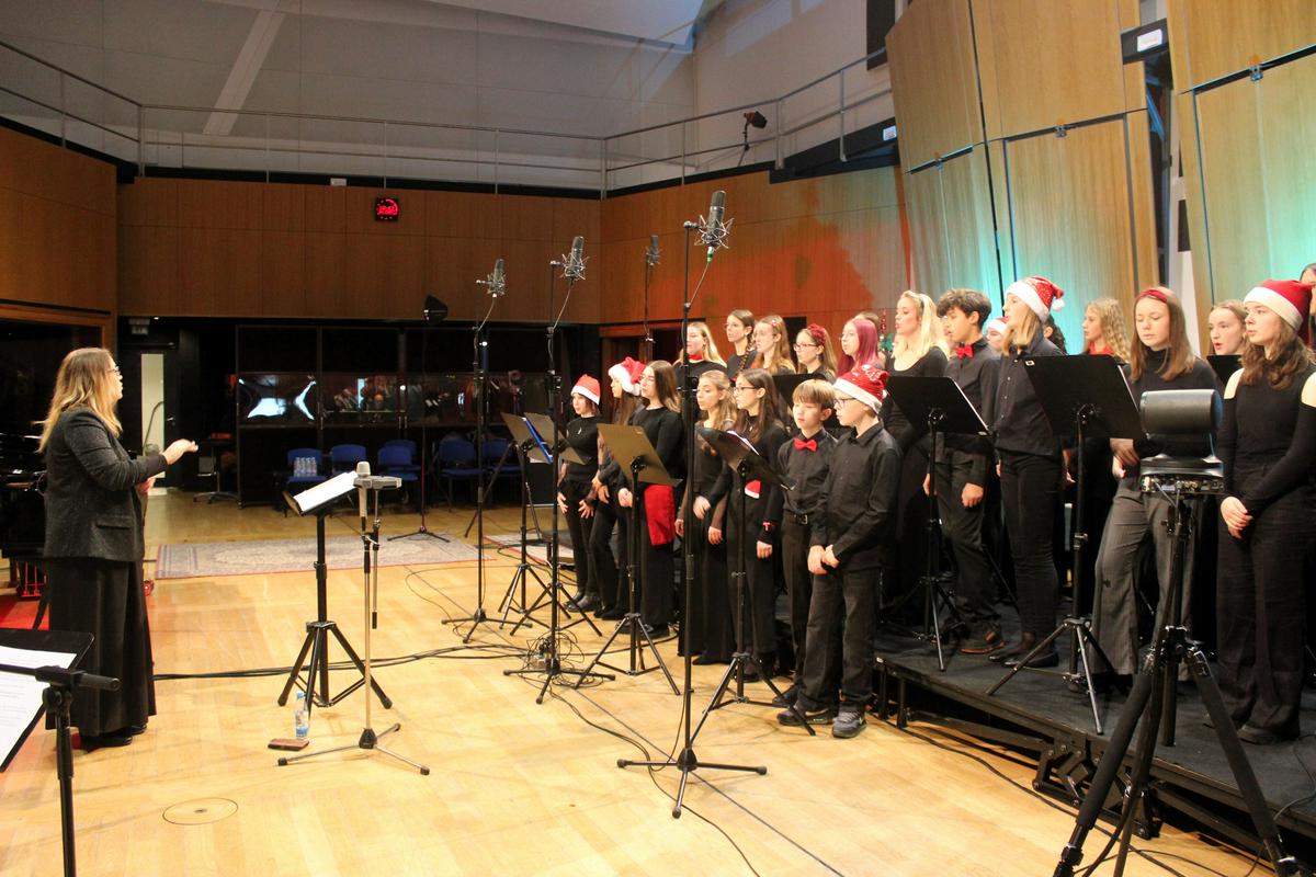 Mladinski pevski zbor RTV Slovenija v Prvi vrsti