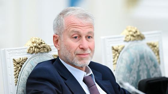 Starmer od Abramoviča zahteva, da denar od prodaje kluba Chelsea nameni ukrajinskim žrtvam