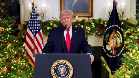 Trump v nagovoru nizal gospodarske uspehe, a podpira ga vse manj Američanov