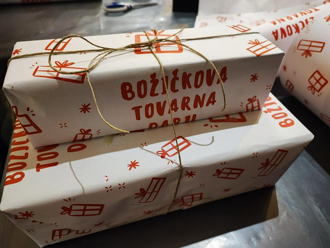 Do nedelje je še čas za oddajo darila v Božičkovi tovarni daril