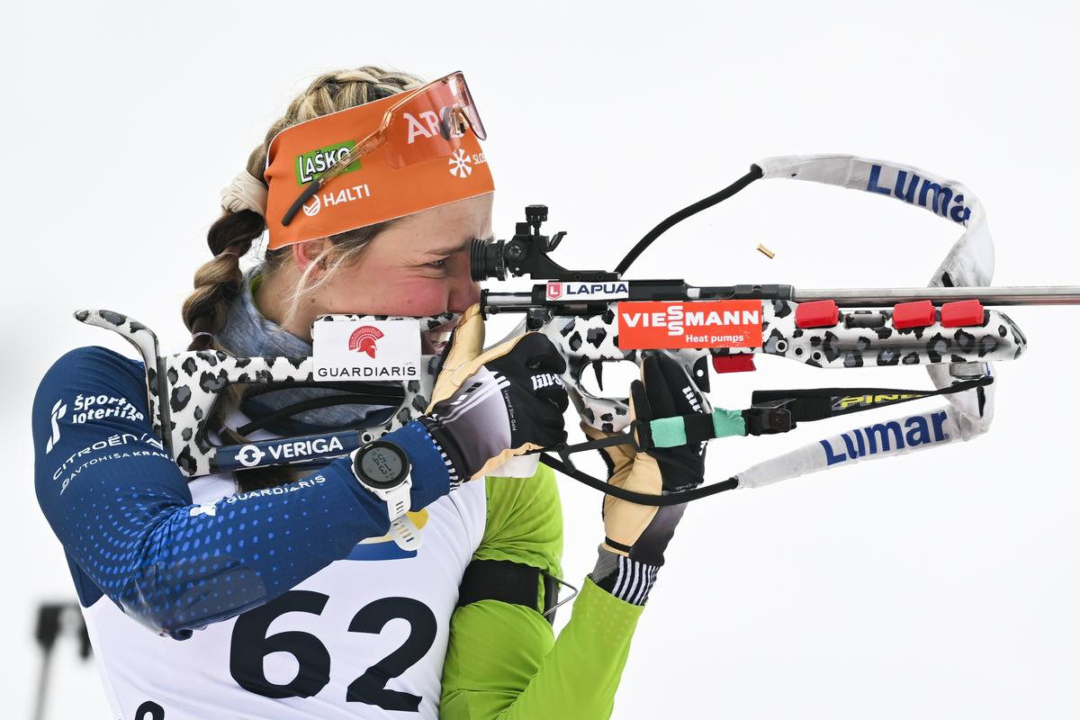 Sprint biatlonk v Annecyju