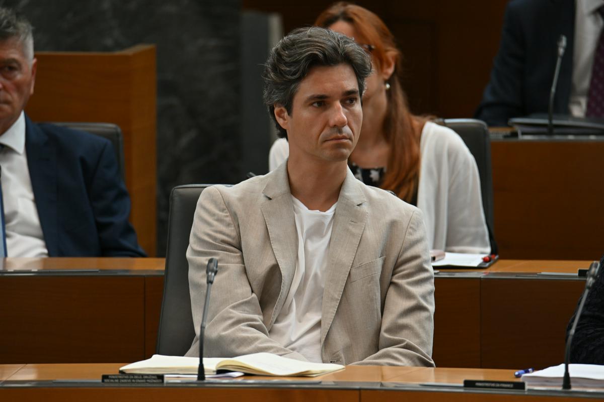 Minister Mesec bo pred poslanci zagovarjal svoje delo