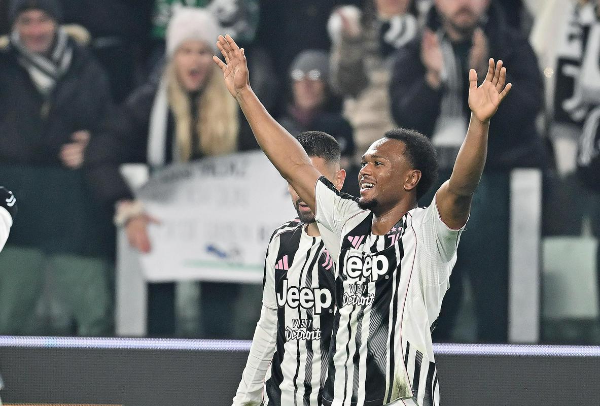 Juventus le še točko za Romo