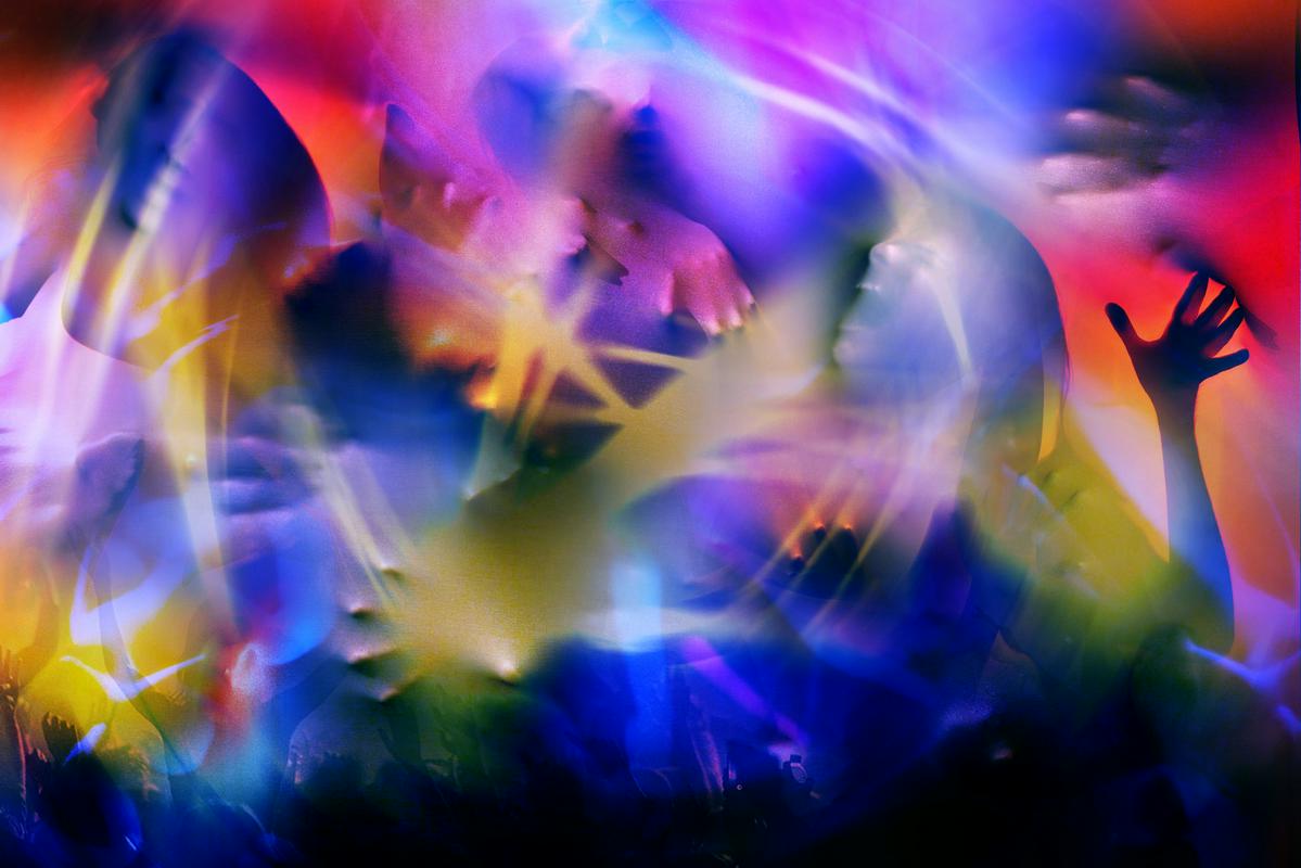 Stampedo: Predstava, ki se sprašuje, kaj nas zares ogroža in kdo skrbi za našo varnost