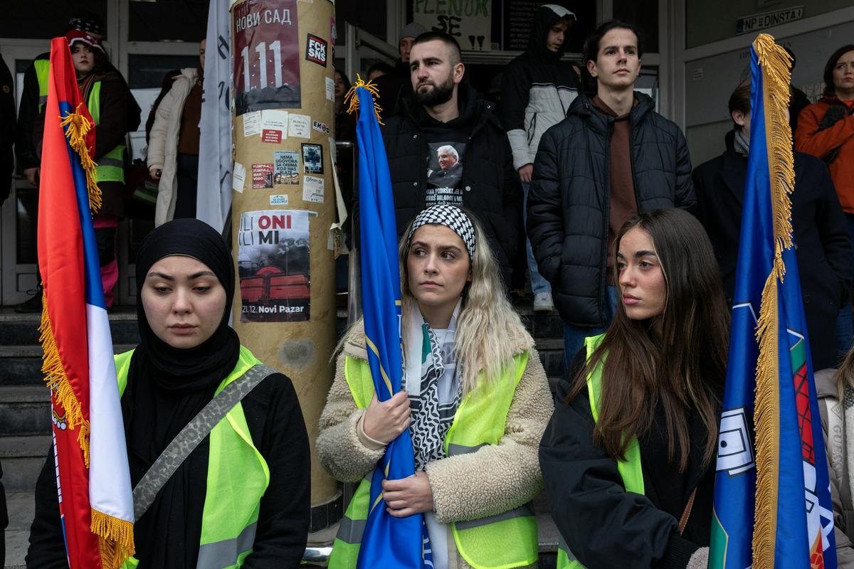 "Mi ali oni" – protestniki podprli univerzo v Novem Pazarju