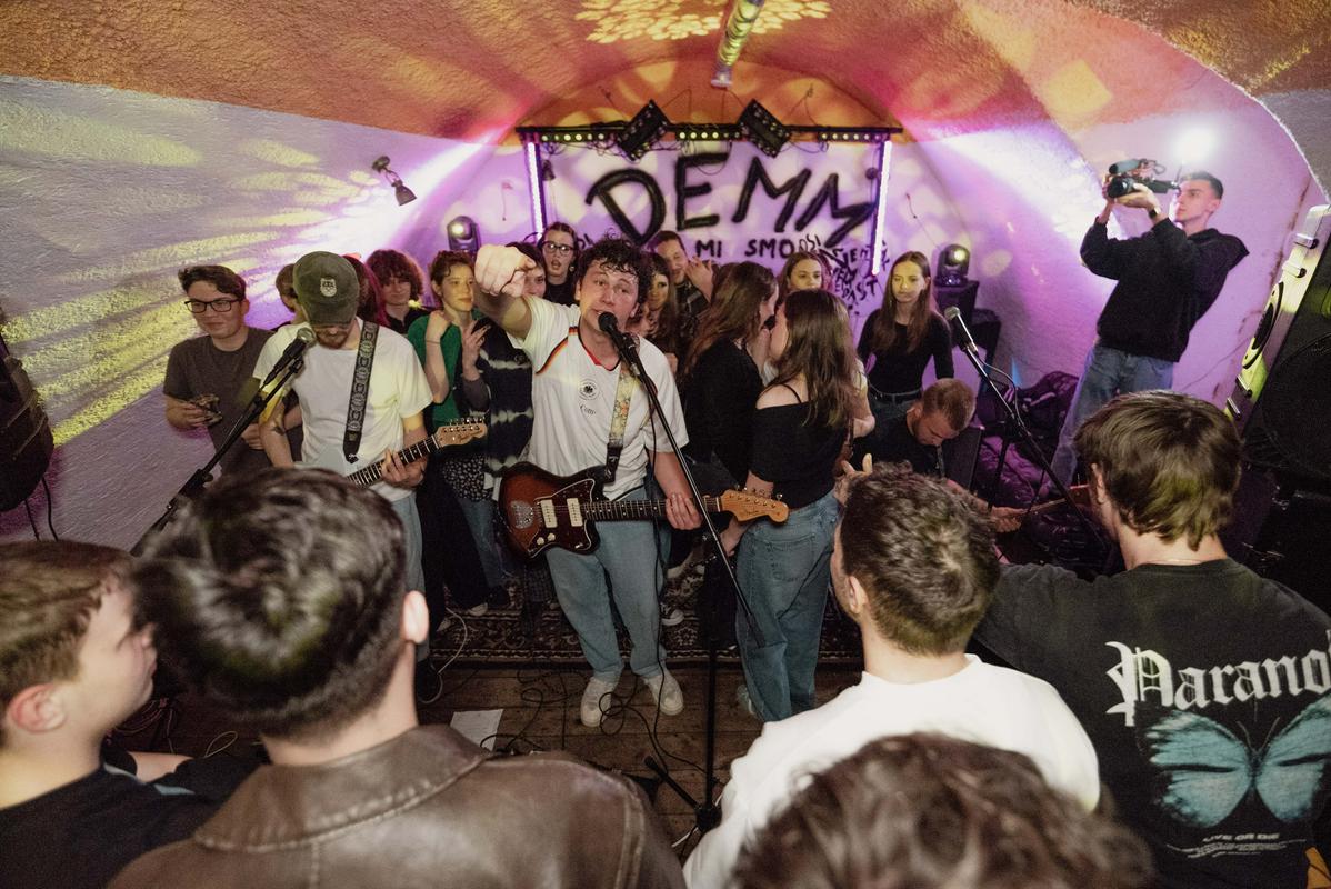 DEMM s (po)božičnim koncertom v Eksperiment baru