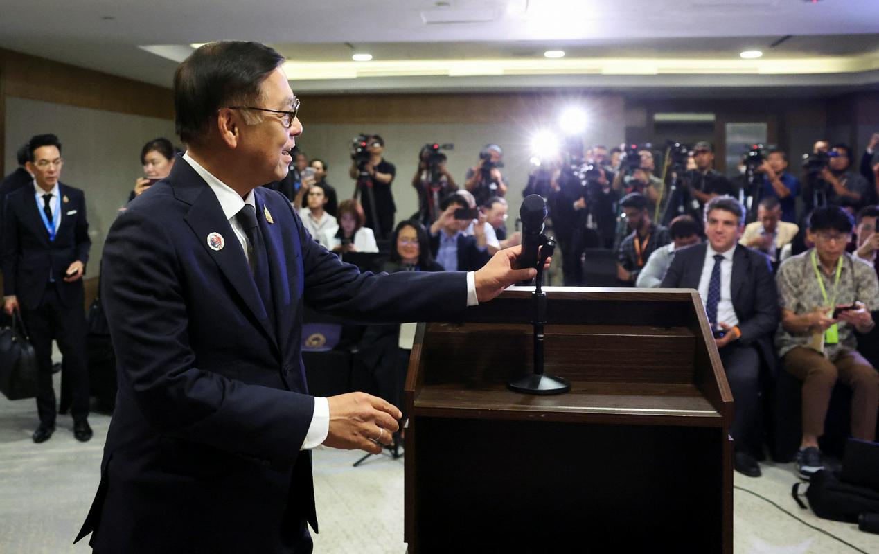 Tajska in Kambodža napovedali pogovore. Bangkok: "Mirovni dogovor je bil sklenjen prehitro."