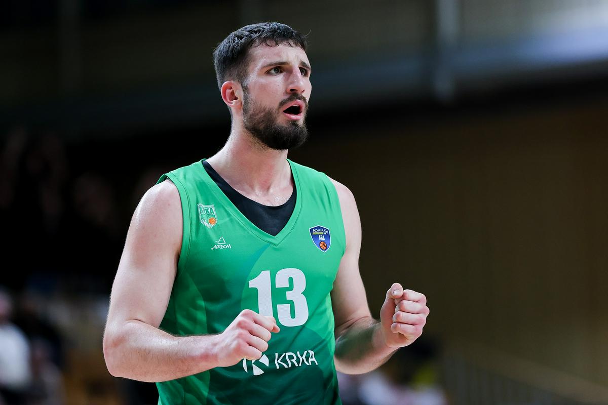 Dejan Jakara zelo vesel, da ima v svoji ekipi Lovra Urbiho