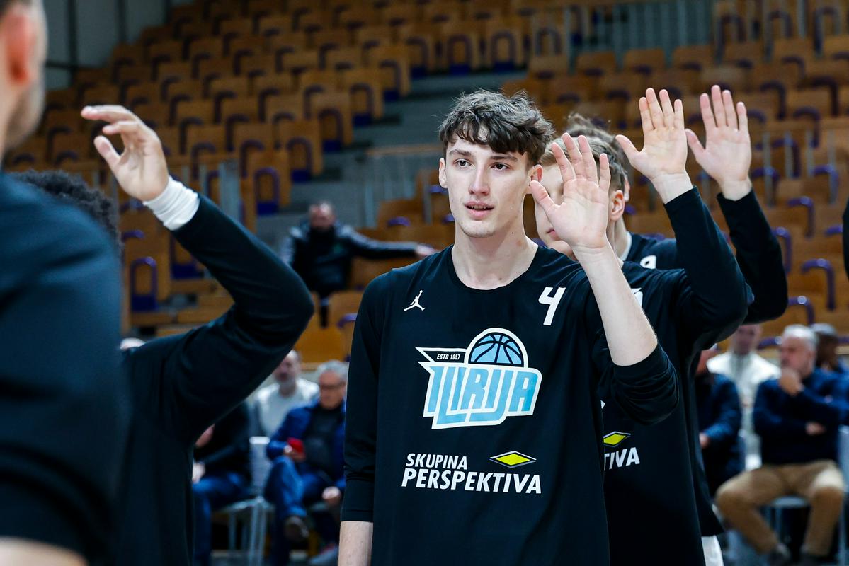 "Privilegij, da lahko tako mlad igram s košarkarjem, kot je Marjanović"