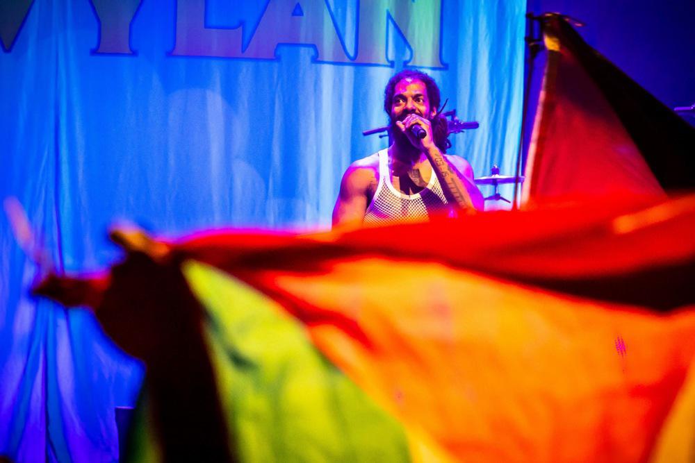 Dvojec Bob Vylan zaradi nastopa na Glastonburyju odnesel brez posledic