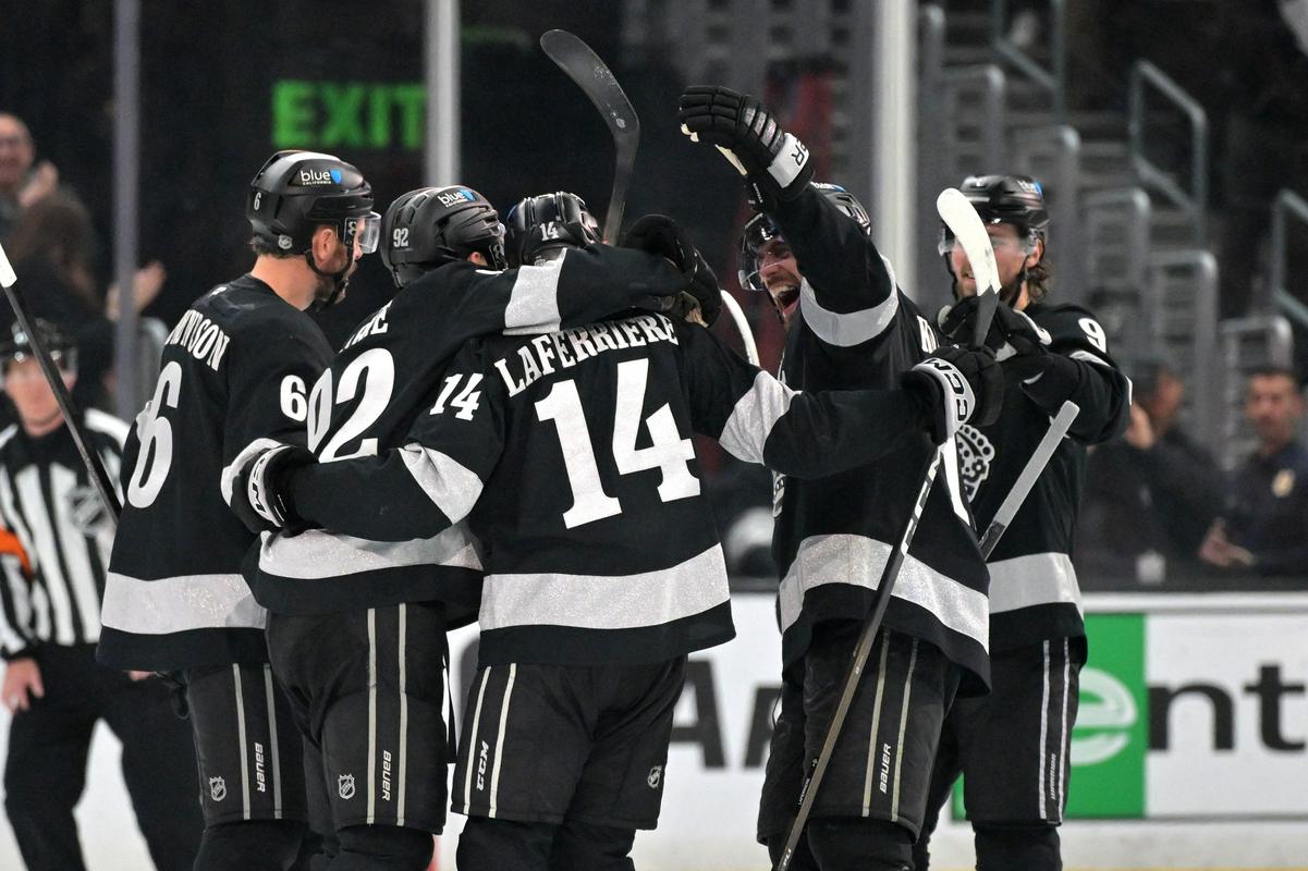 Kopitar prvič v sezoni dosegel tri točke, Kralji končno našli pot do gola