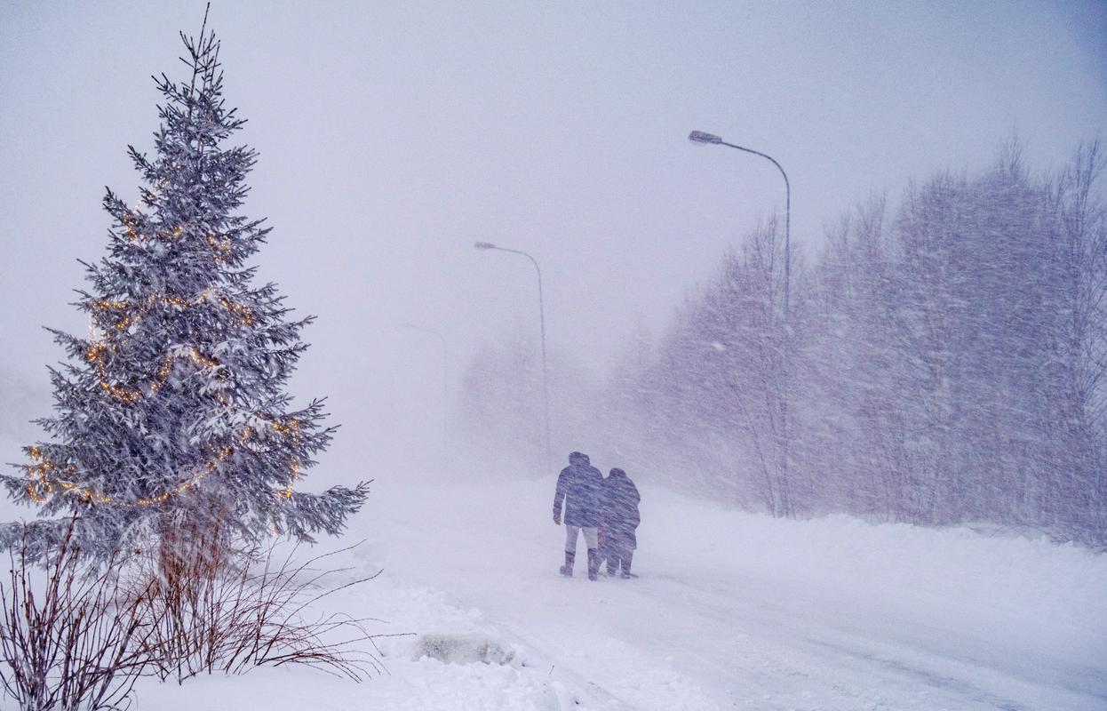 Sever Evrope prizadelo snežno neurje z močnimi vetrovi. Na Švedskem dve žrtvi.