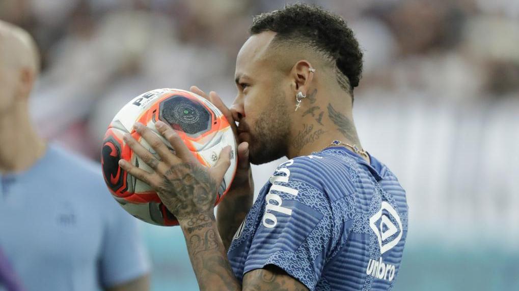 Neymar s Santosom podpisal novo pogodbo