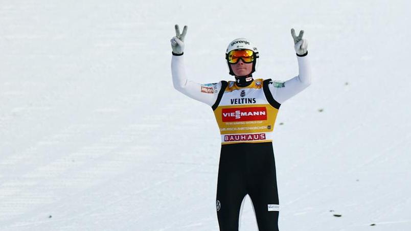 Domen Prevc še pred polovico sezone prvič presegel mejo tisočih točk